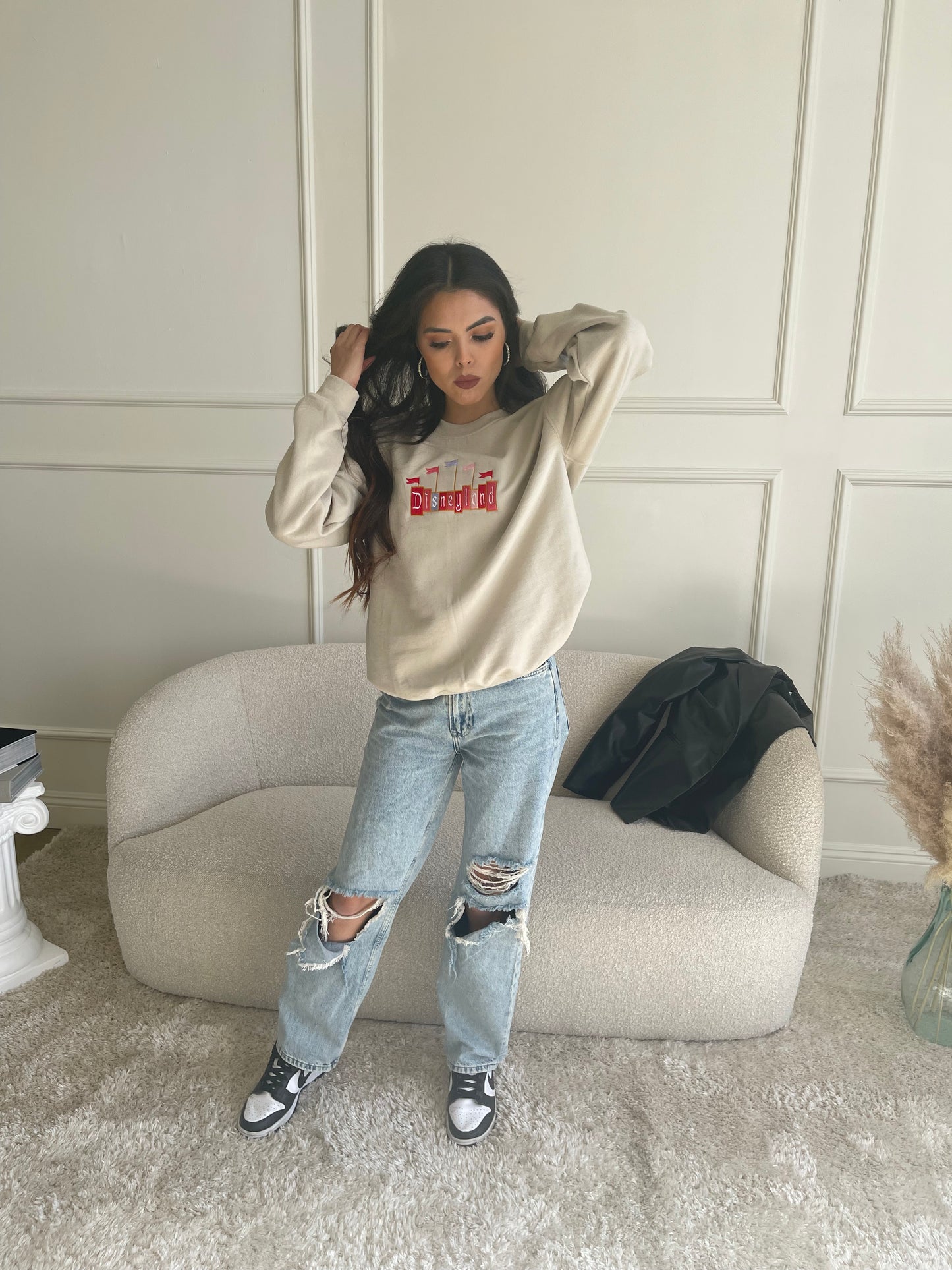 Carousel embroidered crewneck