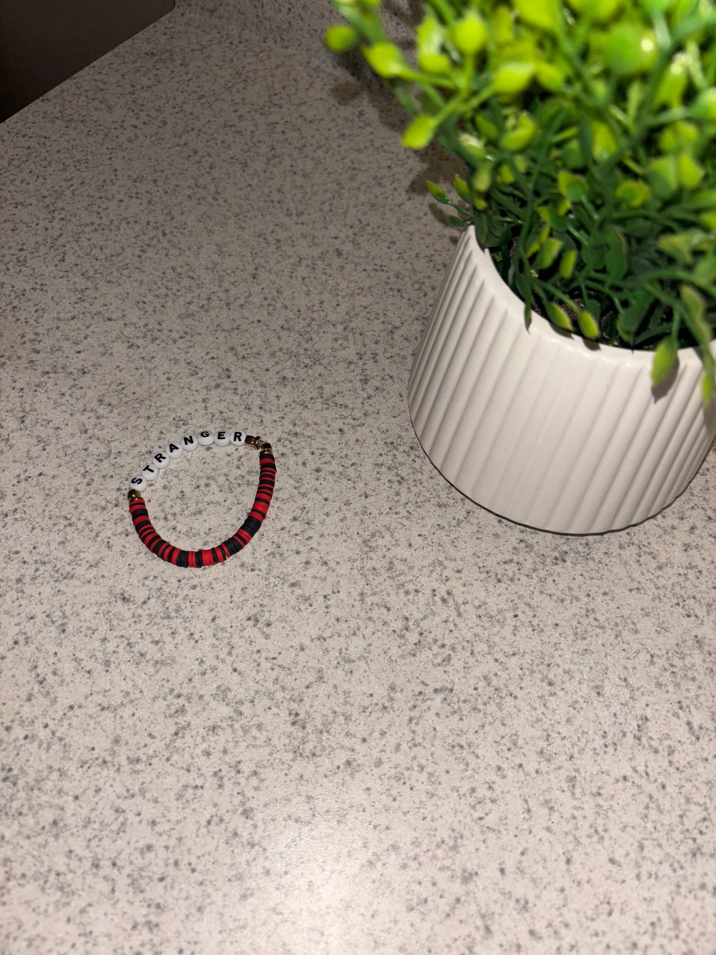 𝘴𝘵𝘳𝘢𝘯𝘨𝘦𝘳 𝘵𝘩𝘪𝘯𝘨𝘴 𝘣𝘳𝘢𝘤𝘦𝘭𝘦𝘵..🩸