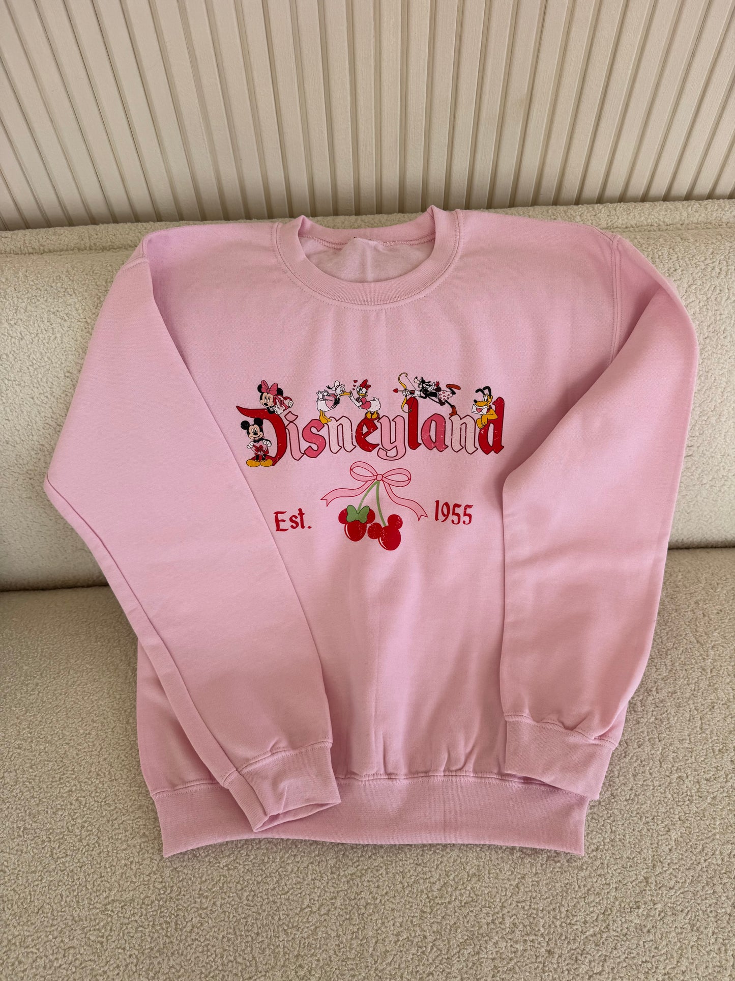 Disneyland Coquette est 1995 Cherry Crewneck