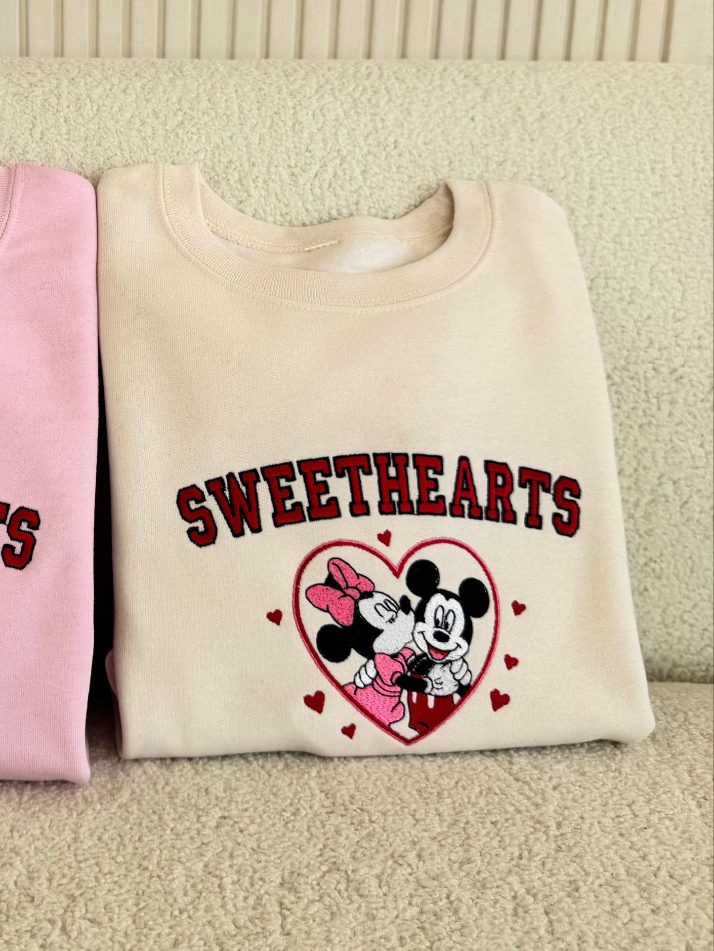 Sweethearts Mick & Min embroidered crewneck CREAM